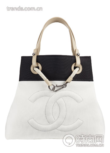 度假风格手包带进办公室