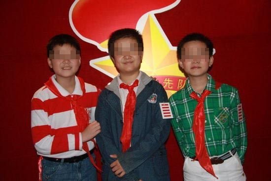 "五道杠"少年父母:恳请网友别再挖苦孩子